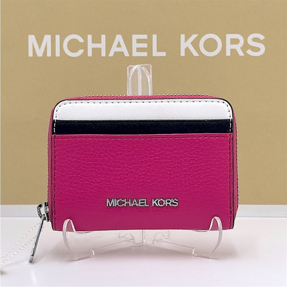 Michael Kors Jet Set Travel Medium Color-Block Wallet
DRAGONFRUIT MULTI
NWT - Picture 7 of 12
